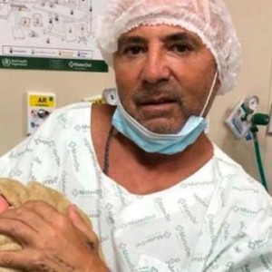 开云赛事集团-妻子年轻22岁 阿根廷前主帅桑保利60岁再当爸爸！